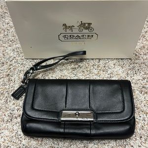 Coach clutch- Black like new